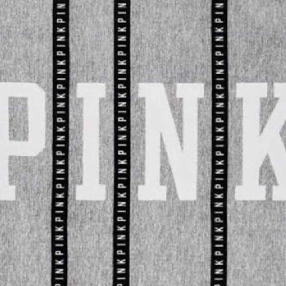 Pink Victoria’s Secret Sherpa blanket BNIB - Picture 5 of 5
